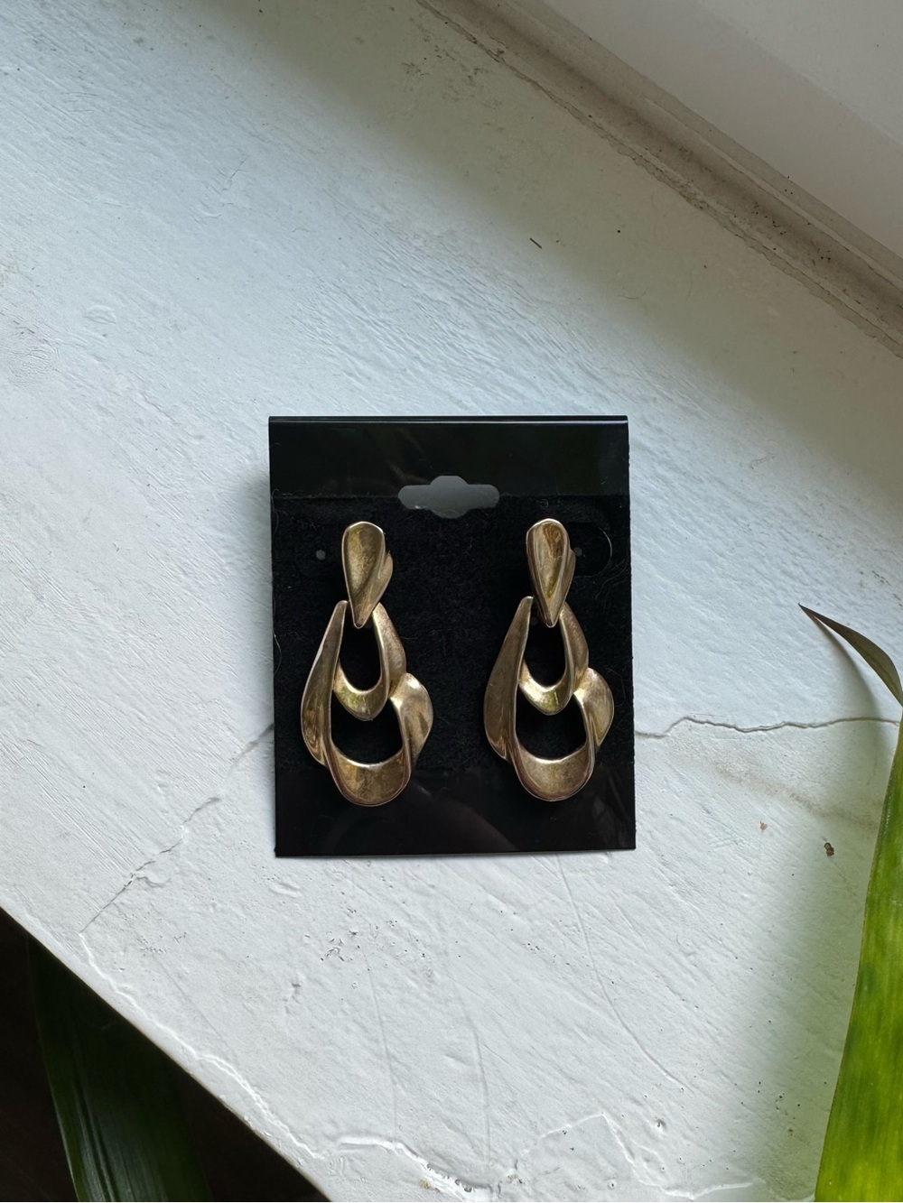 Vintage Trifari gold dangle earrings